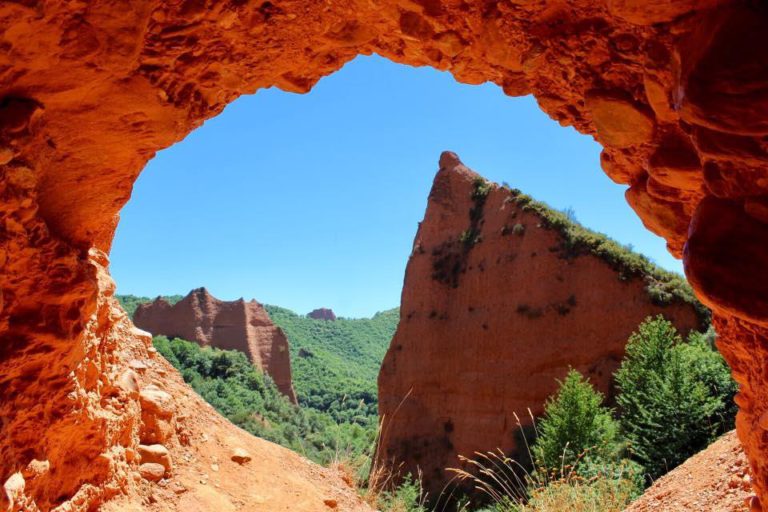 The caves and mining remains of Las Médulas, province of León. Photo Ryan Goodman