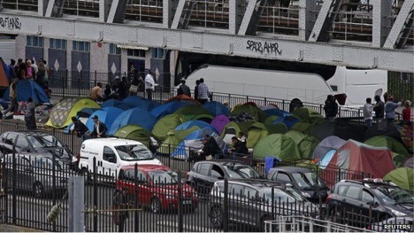 Migrant camp at La Chappelle [BBC.com/Reuters]
